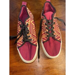 DC Comics Wonder Woman Sneakers Womens XL Burgundy Gold Excellent Low Top Canvas
